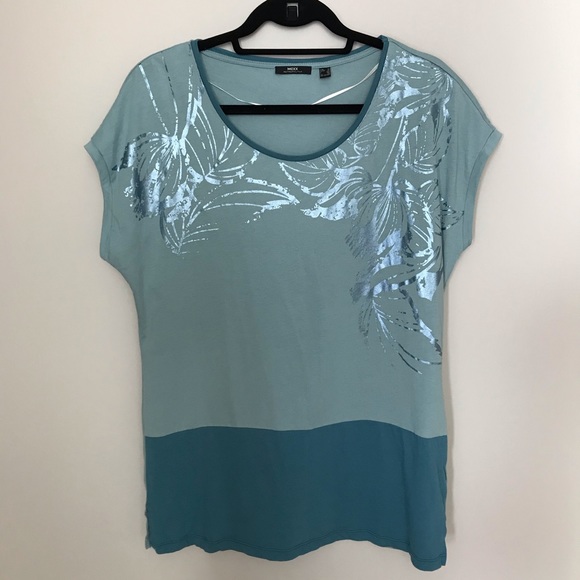 ❄️ 5/$30 ❄️ Mexx T-shirt w/ metallic detail - Picture 1 of 3